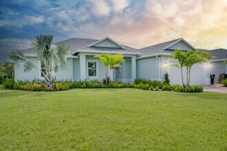 388 SW Vista Lake Dr in Port St. Lucie, FL - Building Photo - Building Photo