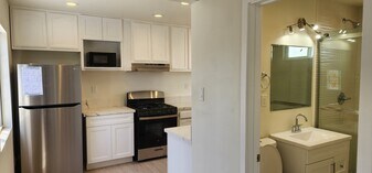 950 N Kingsley Dr, Unit 952 in Los Angeles, CA - Building Photo