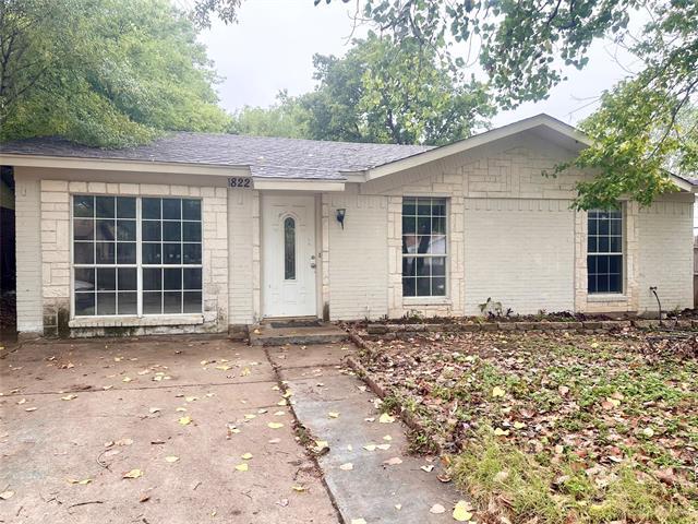 1822 Granada Ave in Grand Prairie, TX - Building Photo