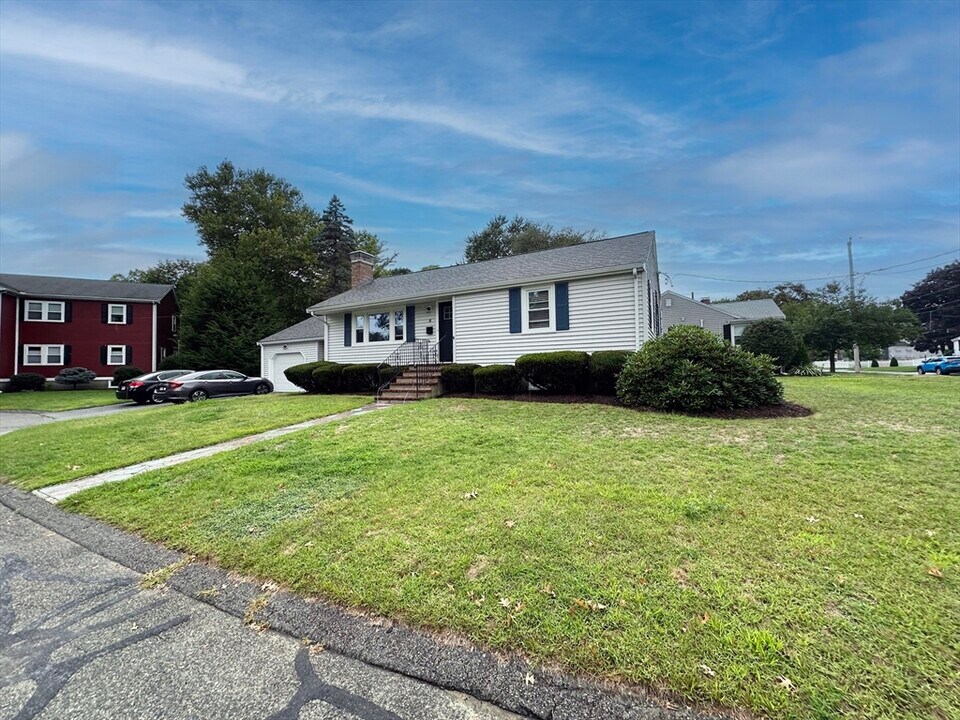 15 Wayland Rd in Wakefield, MA - Building Photo