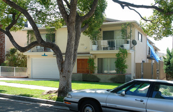 730 E Tujunga Ave in Burbank, CA - Building Photo - Building Photo