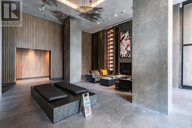 55 Charles St E in Toronto, ON - Building Photo - Building Photo