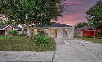 426 Alma Ave in Alamo, TX - Building Photo