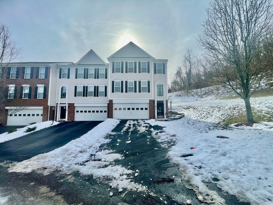 21 Abbeywood Ln in Canonsburg, PA - Building Photo