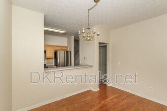 6076 Camden Forrest Dr in Riverdale, GA - Foto de edificio - Building Photo