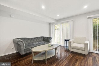 160 G St SW in Washington, DC - Building Photo - Building Photo