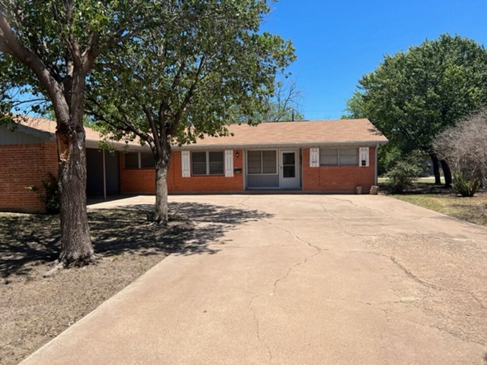2435 Church St in Abilene, TX - Building Photo