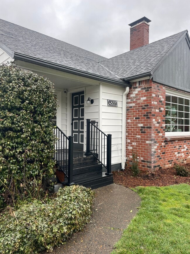 4603 NE Irving St in Portland, OR - Building Photo - Building Photo