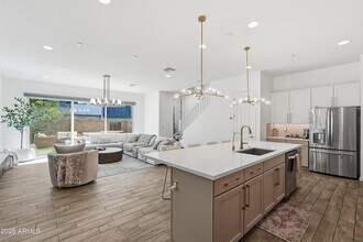 1973 W Kinfield Trail in Phoenix, AZ - Building Photo - Building Photo