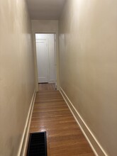 1233 Bates Ct, Unit 4 in Louisville, KY - Foto de edificio - Building Photo