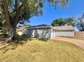 6610 Rockergate Dr in Missouri City, TX - Building Photo