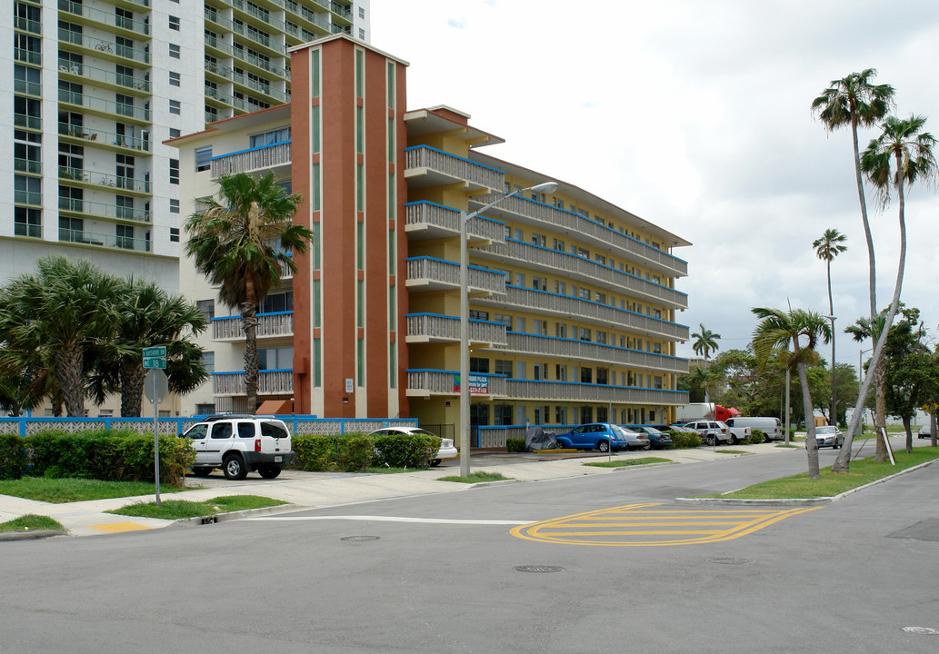 Bayshore Plaza in Miami, FL - Building Photo