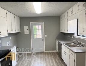 1735 Rocky Ridge Dr NW, Unit B in Conyers, GA - Building Photo - Building Photo
