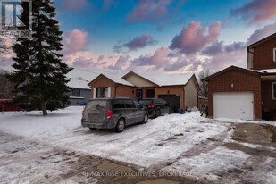 258 Kingscourt Ave in Kingston, ON - Building Photo