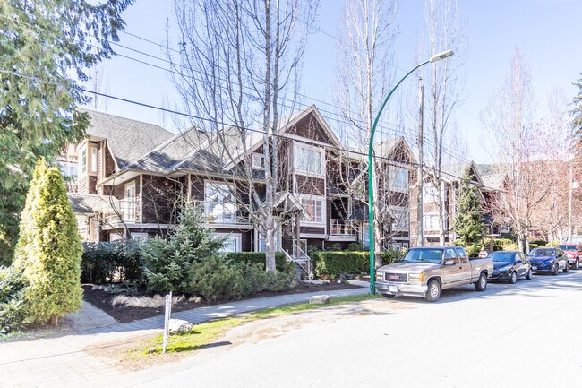 3175 Baird Rd in North Vancouver, BC - Building Photo - Building Photo