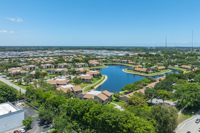 Boca Glades in Boca Raton, FL - Foto de edificio - Building Photo