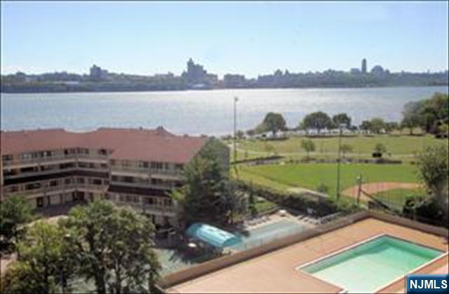 1203 River in Edgewater, NJ - Building Photo - Building Photo