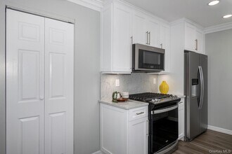 1703 Saddle Rock Rd in Holbrook, NY - Building Photo - Building Photo