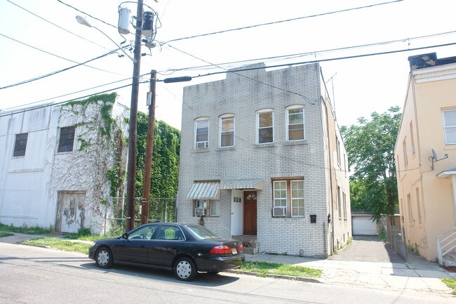 734 Catherine St in Perth Amboy, NJ - Building Photo - Building Photo