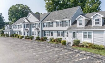 7 Merrimac Way in Tyngsboro, MA - Building Photo