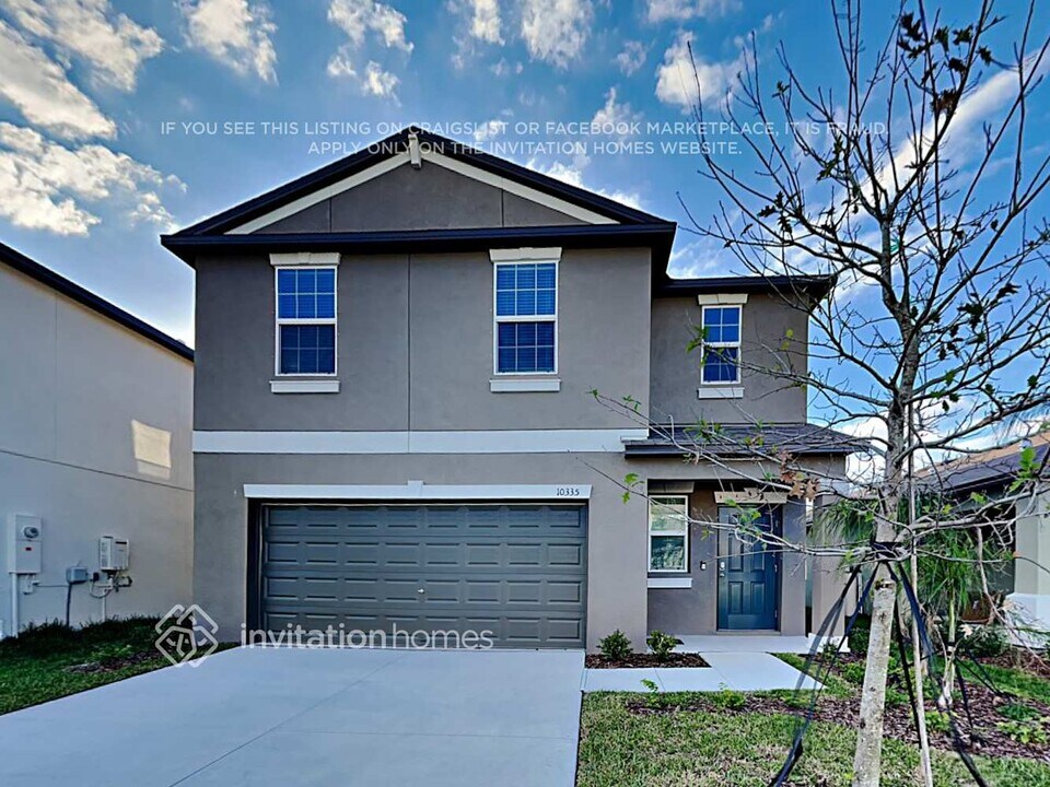 10335 Poseidon Wy in Riverview, FL - Foto de edificio