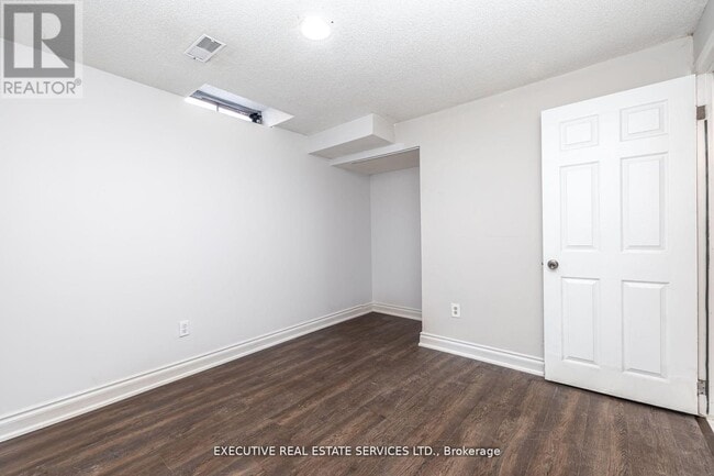 17 Judith Crescent in Brampton, ON - Building Photo - Building Photo