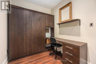 327 Breezehill Ave S in Ottawa, ON - Building Photo - Building Photo