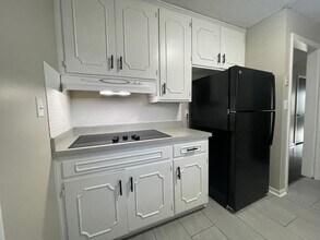 7318 Newton Dr in Overland Park, KS - Building Photo - Building Photo