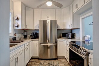 302 Canal Dr in Carolina Beach, NC - Building Photo - Building Photo