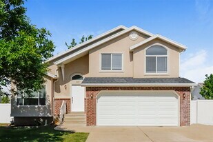 2189 N 50 W in Layton, UT - Building Photo