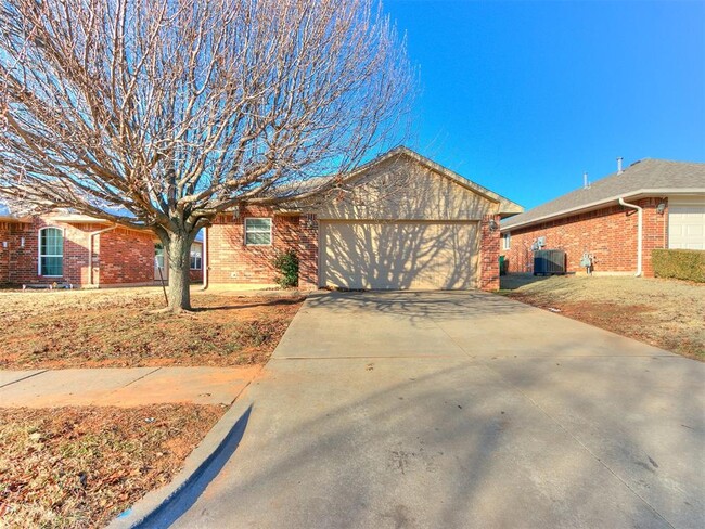 405 Apache Gate Dr in Oklahoma City, OK - Building Photo - Building Photo