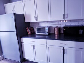 2439A S Austin St, Unit Upper in Milwaukee, WI - Building Photo - Building Photo