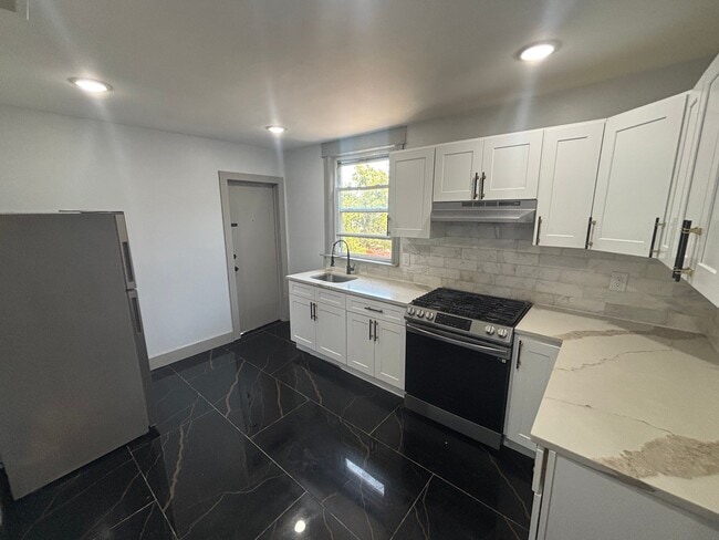 156 Wegman Pkwy, Unit 3