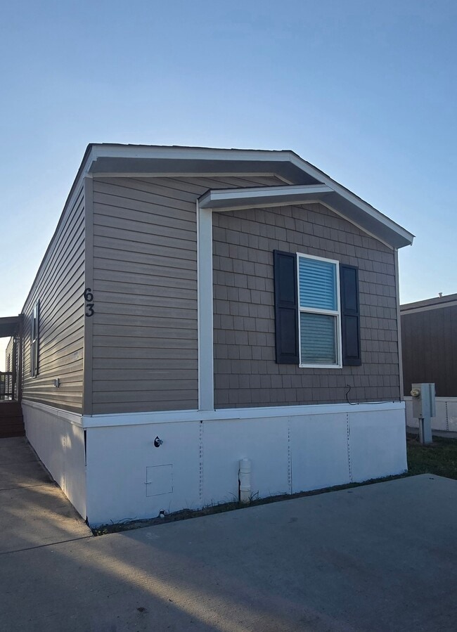 property at 1120 N Vista Dr