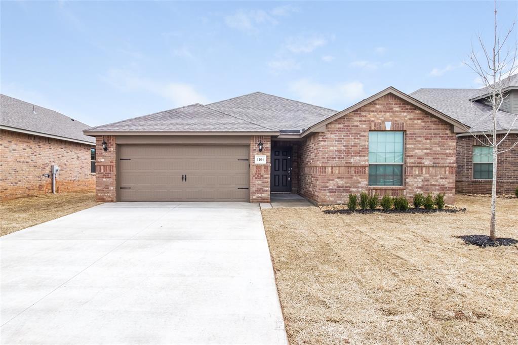 1104 NW 5th St in Newcastle, OK - Foto de edificio
