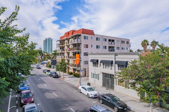 615 E Broadway in Long Beach, CA - Building Photo - Primary Photo