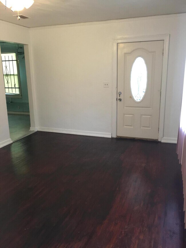 3225 Liberty Cir in Jacksonville, FL - Foto de edificio - Building Photo