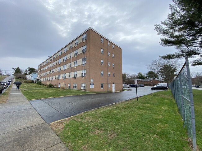 70 Farmington Ave in New London, CT - Building Photo - Building Photo