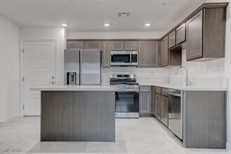 933 Watford Pl in Henderson, NV - Building Photo - Building Photo