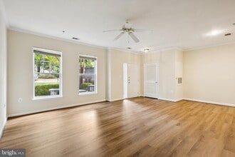 5107 Travis Edward Way in Centreville, VA - Building Photo - Building Photo