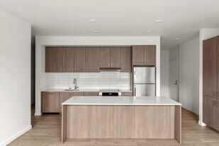 207 East in Edgewood, WA - Building Photo