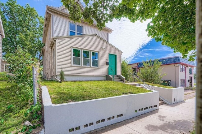 610 Fairview Ave N in St. Paul, MN - Building Photo - Building Photo
