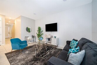 1013 Plantation Ln in Davenport, FL - Building Photo - Building Photo