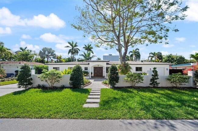 property at 2600 Yacht Club Blvd