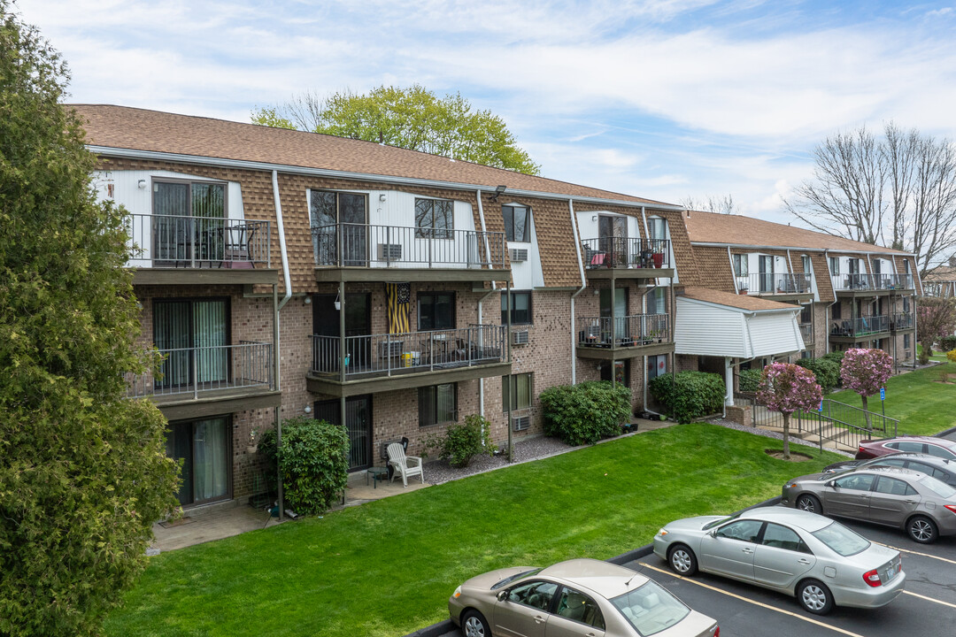 Westgate Condominiums in East Greenwich, RI - Building Photo