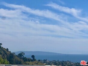 1340 El Hito Cir in Los Angeles, CA - Building Photo - Building Photo