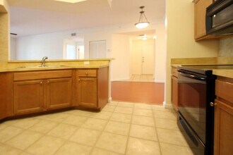 9833 Baywinds Blvd-Unit -7203 in West Palm Beach, FL - Foto de edificio - Building Photo