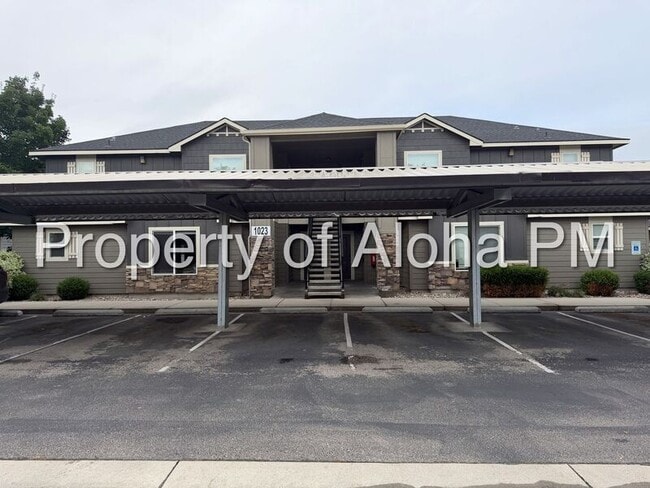 property at 1023 W Pine Ave