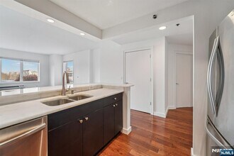 3118 City in Edgewater, NJ - Building Photo - Building Photo