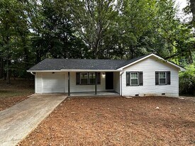 9229 Carr Cir in Covington, GA - Building Photo